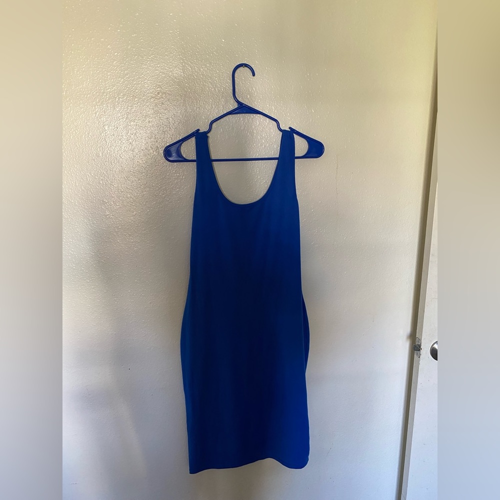 Dresses - Picture 3 of 4